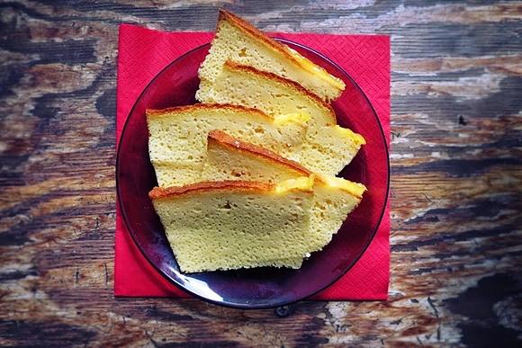Ciasto jogurtowo-kukurydziane 162 kcal na 100 g