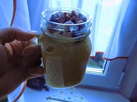 Smoothie kalarepa, banany, pomarańcza z suszonymi figami
