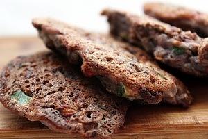 Placaki z czerwonej fasoli z pieczarkami i cukinią