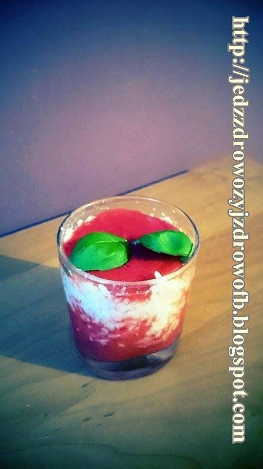 Domowy deser z ryżu i truskawek
