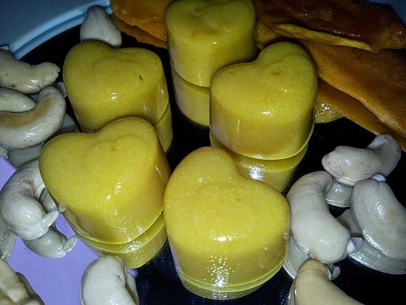 Wegańskie kwaśne żelki serduszka z mango