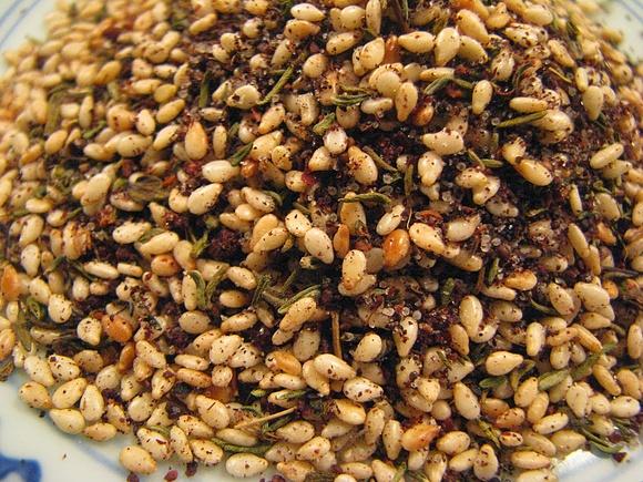 Zatar - aromatyczna przyprawa z Arabii, sezamem i solą morską