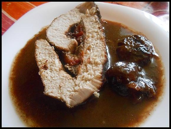 Pieczony schab ze śliwkami i winem
