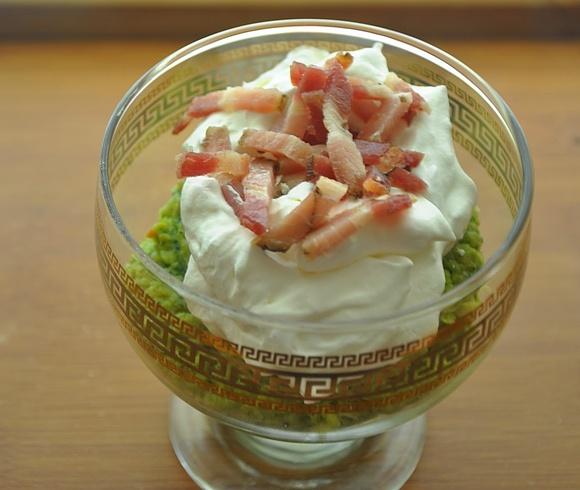 Cappuccino zielone z groszkiem i brokułem mini wersja przystawki