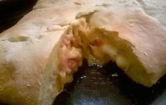 Chaczapuri z boczkiem i serem, przepis na ciasto jogurtowe