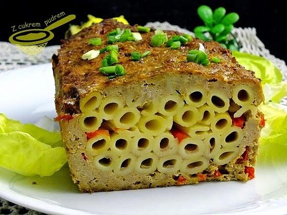 Niecodzienna pieczeń z makaronem