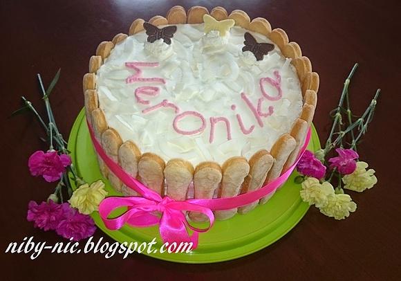 Biały malinowy tort dla dziewczynki