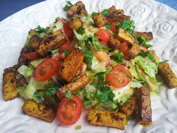 Sałatka z marynowanym tofu