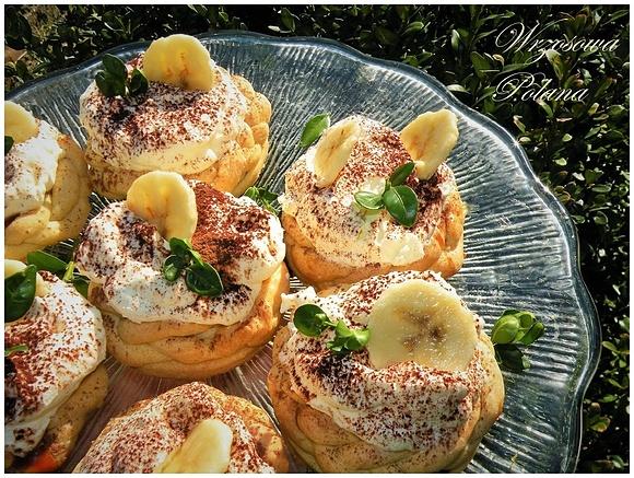 Babeczki banoffee z owocami i karmelem