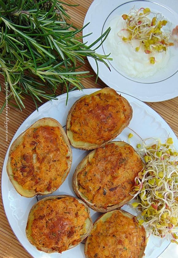 Pieczone ziemniaki faszerowane tuńczykiem