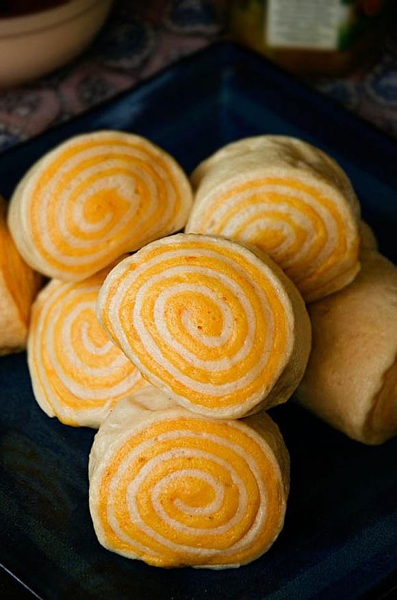 Chińskie bułki na parze z puree marchwkowym