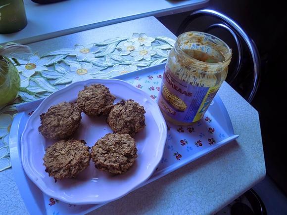 Szarlotkowe muffiny gryczane z masłem orzechowym