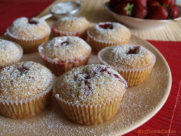 Waniliowe muffinki z truskawkami bezglutenowe