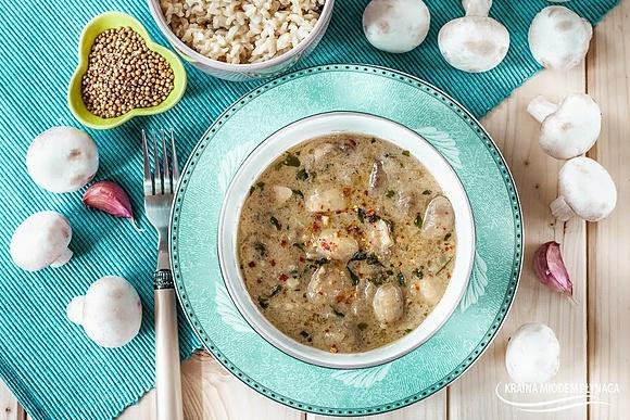 Aromatyczne pieczarki po tajsku z mlekiem kokosowym