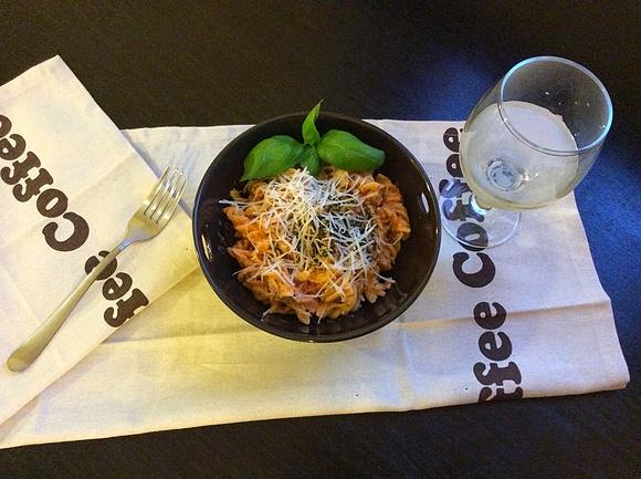 Fusilli z wędzonym łososiem