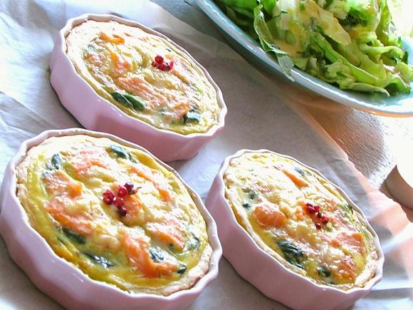 Quiche z łososiem wędzonym i szpinakiem