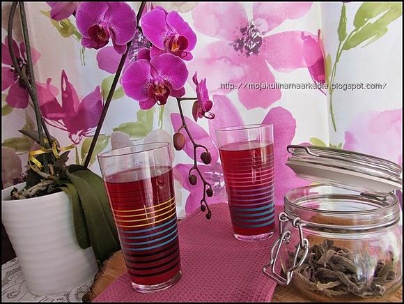Kompot z malin i jabłek z miętą cynamonem i stewii
