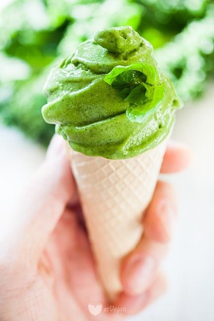 Kremowe lody jarmużowo-miętowe