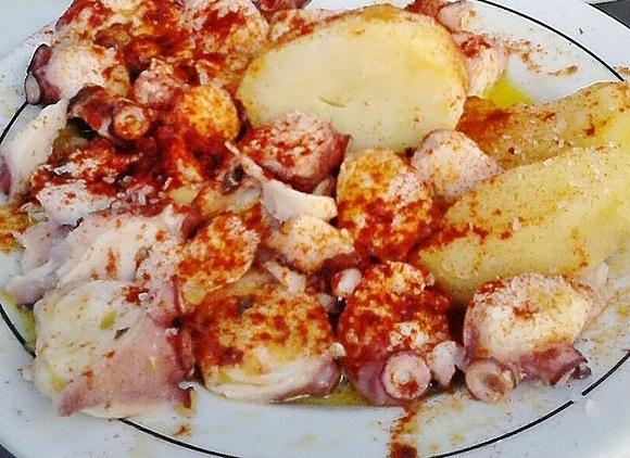 Pulpo a la gallega ośmiornica po galicyjsku