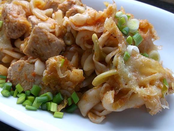 Makaronowy mix zapiekany z parmezanem i kurczakiem