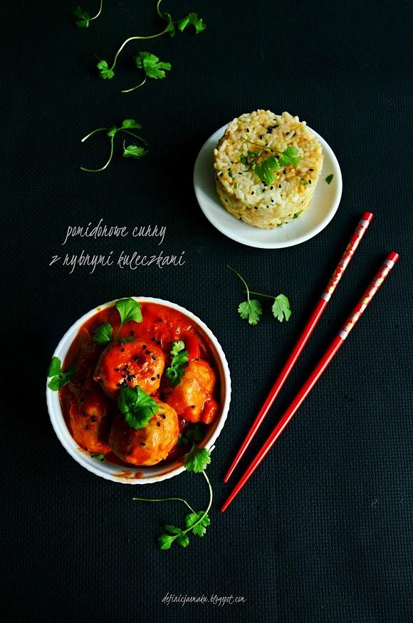 Pomidorowe curry z rybnymi kulkami