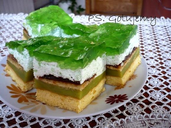 Ciasto Shrek lekkie i chłodzące z galaretkami i bitą śmietaną