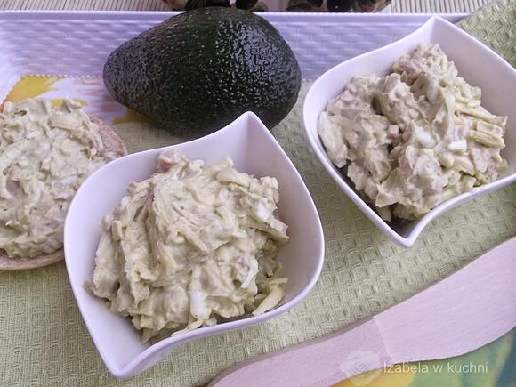 Pasta z awokado, szynki i sera żółtego na kanapki