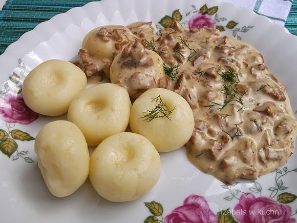 Kluski śląskie z kurkowym sosem