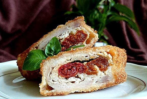 Roladki wieprzowe z mozzarellą i suszonymi pomidorami