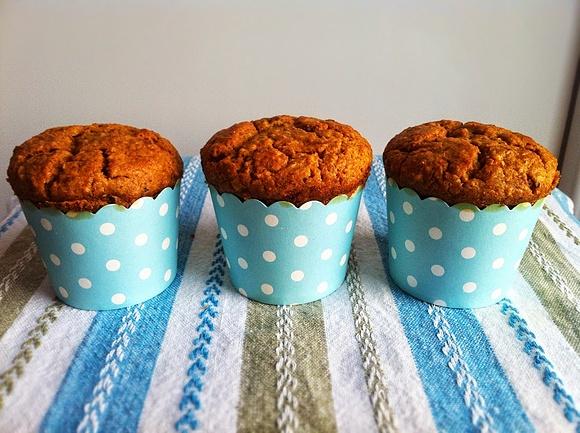 Muffiny z marchewką, daktylami i płatkami owsianymi bez mąki i cukru