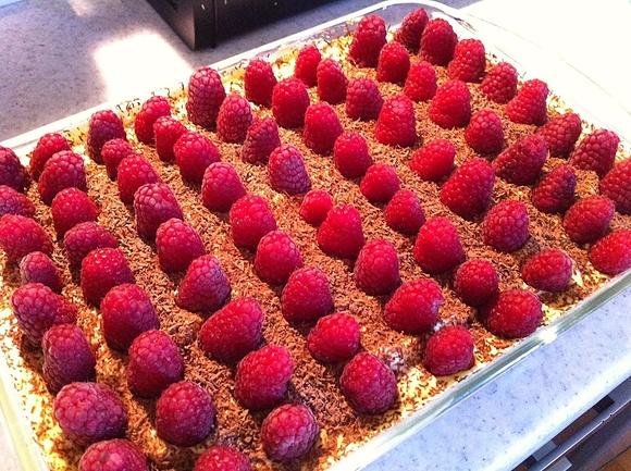 Tiramisu z nutą pomarańczy i malinami