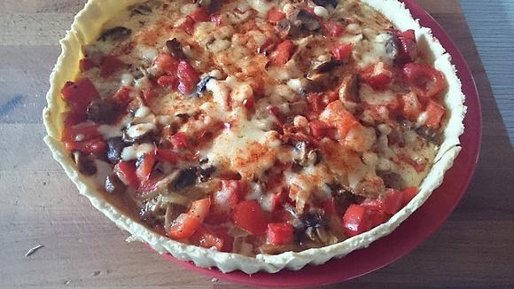 Tarta z pieczarkami i papryką na obiad lub kolację