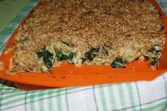 Zapiekanka makaronowa z brokułami i szpinakiem