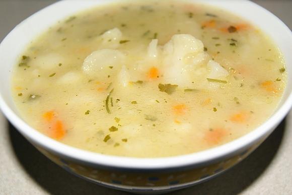 Zupa kalafiorowa domowa przystawe na rosole