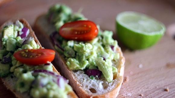Guacamole - lekki zielony dip z awokado
