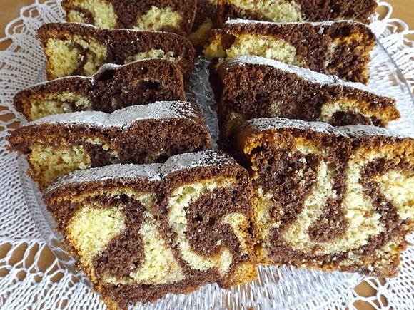Babka pomarańczowo-kakaowa z krówkami