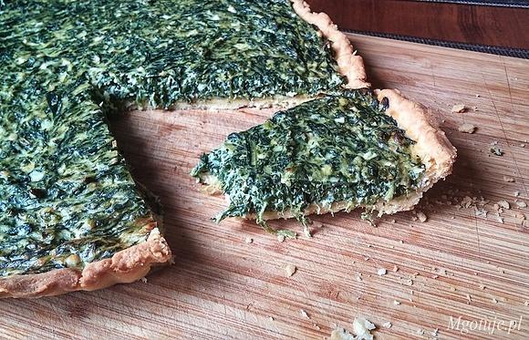 Tarta ze szpinakiem i serem feta na kruchym spodzie