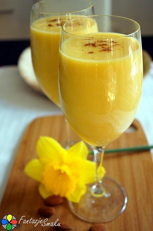 Migdałowy koktajl z gruszki i mango