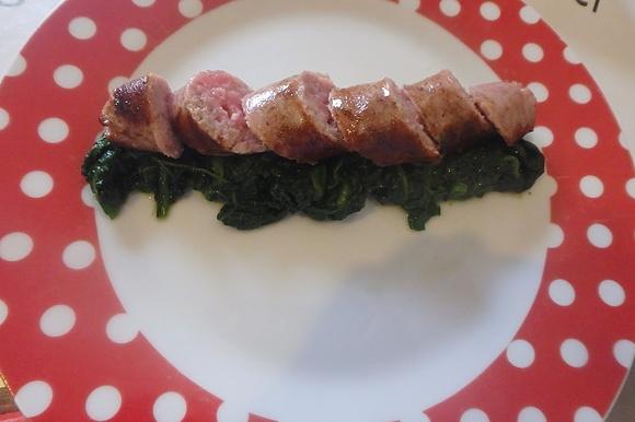 Salsiccia ze szpinakiem biała kiełbasa toskańskie danie