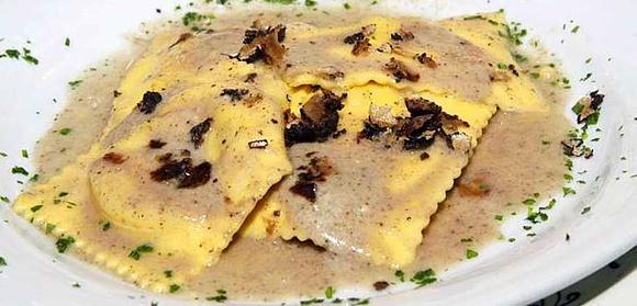 Ravioli z ricottą i kasztanami w kremie maślano-truflowym