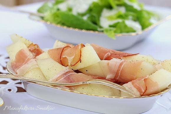 Melon zawijany w szynkę szwarcwaldzką