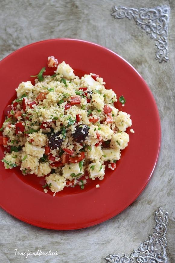 Sałatka z kaszą bulgur i papryką