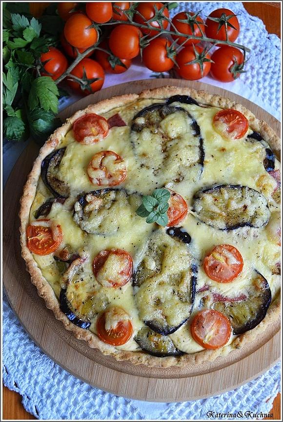 Tarta z bakłażanem salami i pomidorami