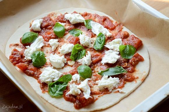 Pizza z mozzarellą