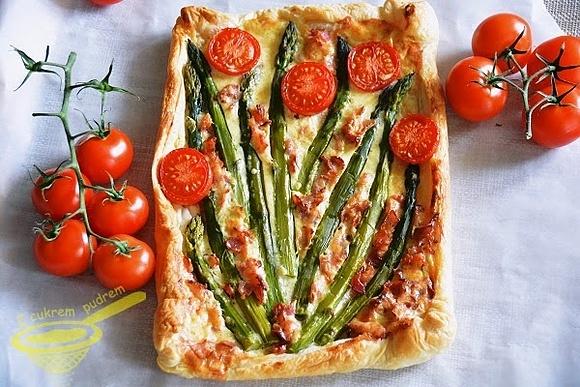 Tarta ze szparagami i zalewą