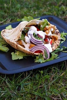 Domowy kebab z grillowanym kurczakiem w pita