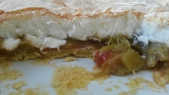 Ciasto z rabarbarem i bezą