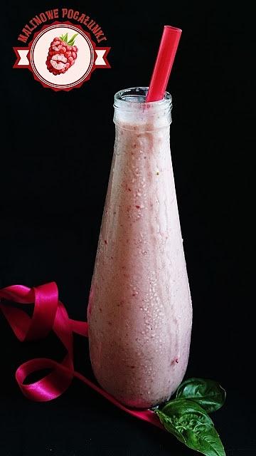 Smoothie bananowo-truskawkowe z jogurtem naturalnym