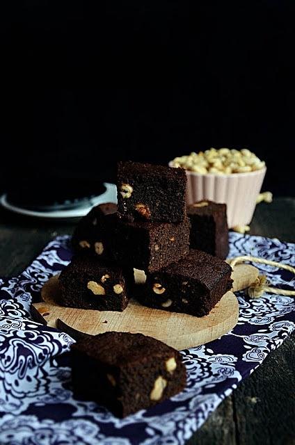 Brownie z mąki kokosowej i nerkowcami