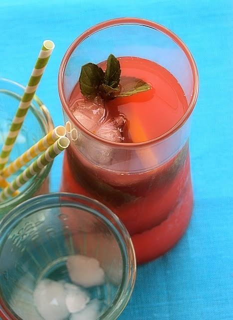 Lemoniada rabarbarowa z pomarańczą i ziołami